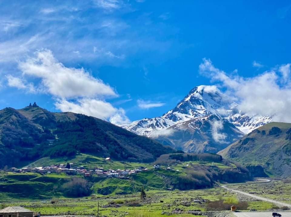 Kazbegi Inn Экстерьер фото